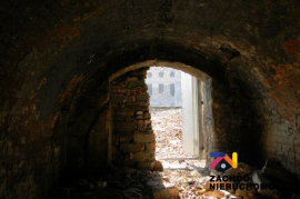 Zabytkowe Podziemia Nieopodal Zamku W Żarach